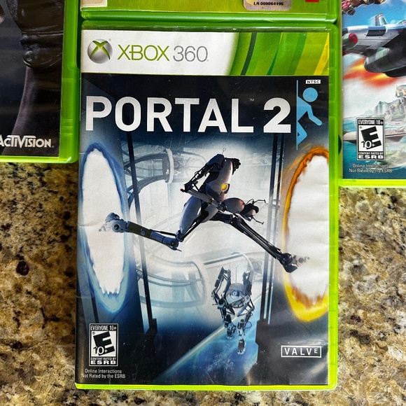 XBox 360 Video games: Call of Duty, Injustice, NFL Backyard Football, My Sims... - Picture 13 of 16